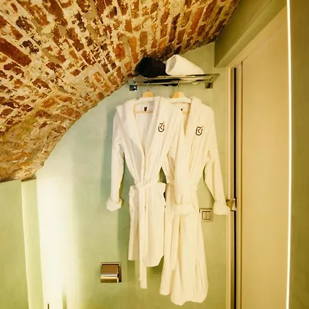 UKI-Hotel-2